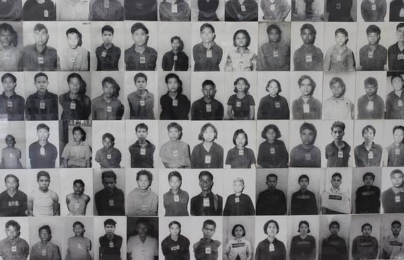 Retratos de prisioneros posteriormente asesinados en Tuol Sleng.