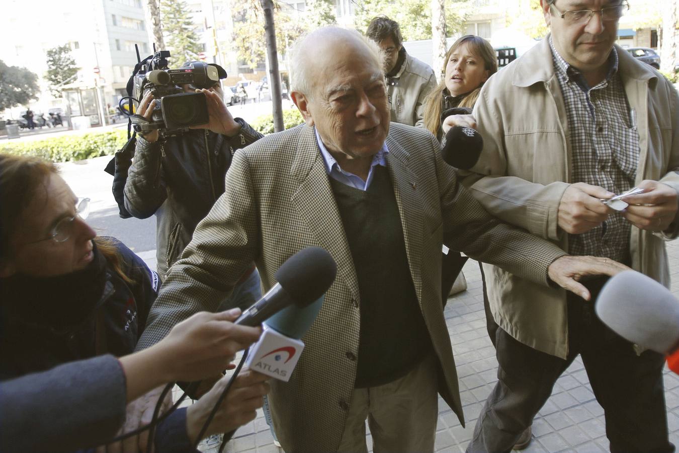 Jordi Pujol, en una comparecencia posterior a que la Policía registrase su domicilio en las investigaciones por el supueto blanqueo de dinero.