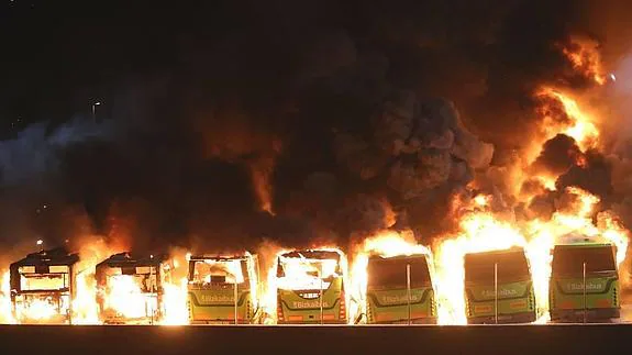 El pasado 1 de noviembre fueron quemados siete autobuses en la cocheras de Derio.