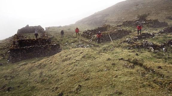 Los restos de la supuesta Vilcabamba hallados por un grupo de exploradores vitorianos. 