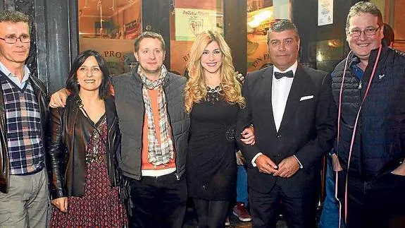 Antonio Pérez, Elena Barcía, Txelu Besteiro, Reyes Prados, José Ángel Pereda y Enrique Thate.