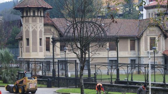 El parque de Lamuza cuenta con diferentes edificios y espacios municipales