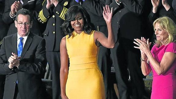 La esposa del presidente Obama, con el vestido que hizo furor.