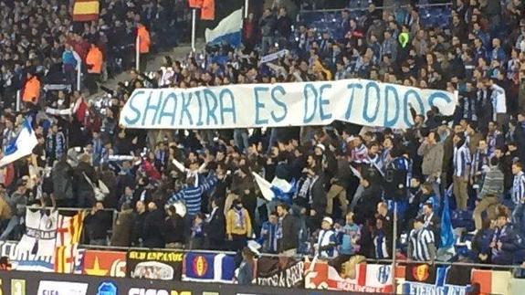 Imagen de una de las pancartas ofensivas contra Shakira. 