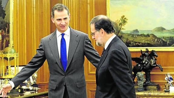 Felipe VI.a eta Mariano Rajoy.