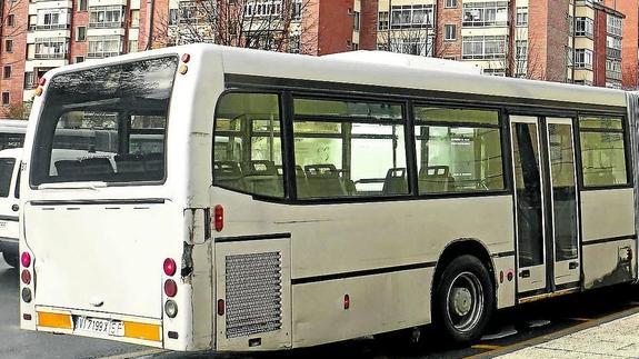 Uno de los urbanos de Tuvisa más antiguos de los que circulan por Vitoria.