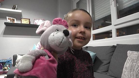 Ainize junto a su familia