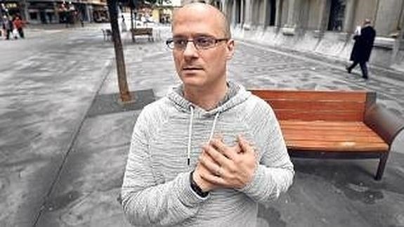 «Hay que parar. Estoy aprendiendo a vivir de otra manera porque me tengo que cuidar tanto física como emocionalmente», dice Álvaro Cabezón.