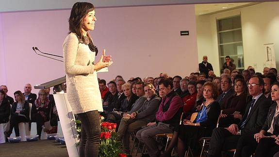 Sara Buesa, durante su intervención en el homenaje a su padre. 