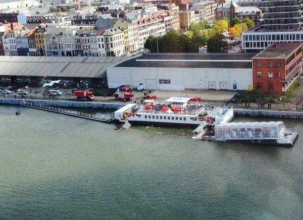 Barcaza hundida  en el río Escalda bajo la que los buceadores descubrieron de forma casual el cuerpo de Hodei.