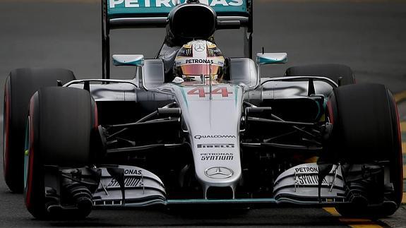 Lewis Hamilton se hace con la pole en el GP de Australia.
