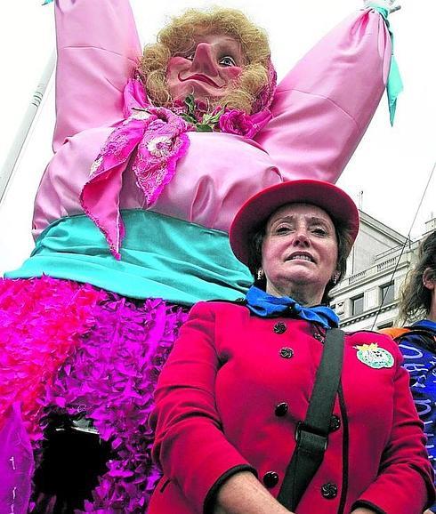 Jone Artola posa junto a Marijaia el 22 de agosto de 2013.