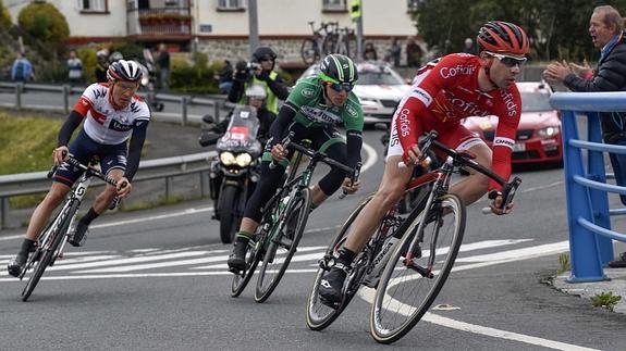 El francés Nicolas Edet (Cofidis), el bilbaíno Jonathan Lastra (Caja Rural) y el suizo Marcel Wyss (IAM).