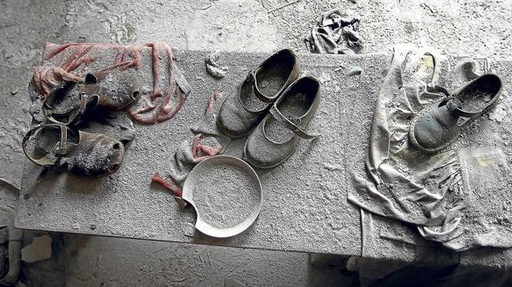 Los zapatos que los niños dejaron abandonados en un jardín de infancia de Prípiat. 