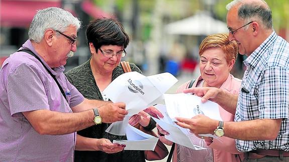 La adversidad en el punto de destino unió a los bilbaínos Clara Andino y Julián Cañón con los getxotarras Víctor Sienra y María Luisa Alonso. 