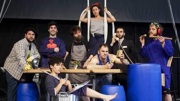 'Lurrak' zirkuko taldea.