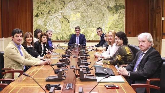 Primer Junta de Gobierno con el PSE en ella, este martes, en Vitoria. 