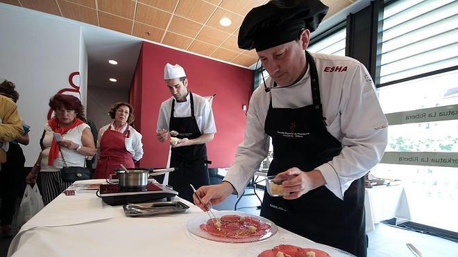 Show cooking de carne en el mercado de La Ribera