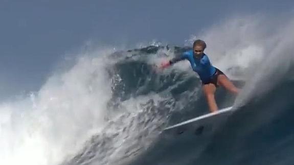 Bethany Hamilton, durante su exhibición en Fiji.