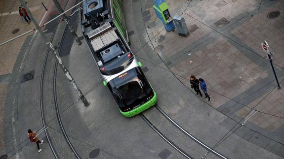 El consenso para la ampliación del tranvía y el autobús exprés salta por los aires en Vitoria
