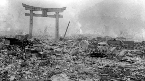 Imágen de la destrucción causada por la explosión de la bomba atómica en Nagasaki, Japón.