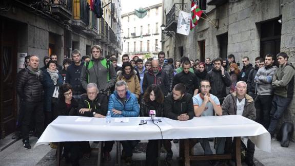Los acusados dieron una rueda de prensa para culpar a los ertzainas de lo ocurrido.