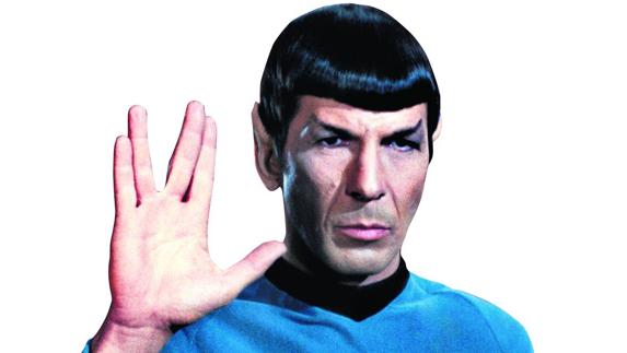 Spock (Leonard Nimoy) hace el saludo vulcano, que suele acompañar del deseo de ‘Larga y próspera vida’.