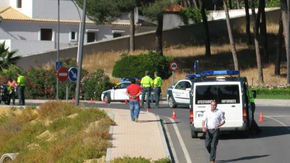 El concejal Manuel García Torres, en un control de alcoholemia de Alcalá de Guadaíra.