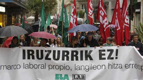 Adolfo ‘Txiki’ Muñoz y Ainhoa Etxaide han encabezado la marcha.