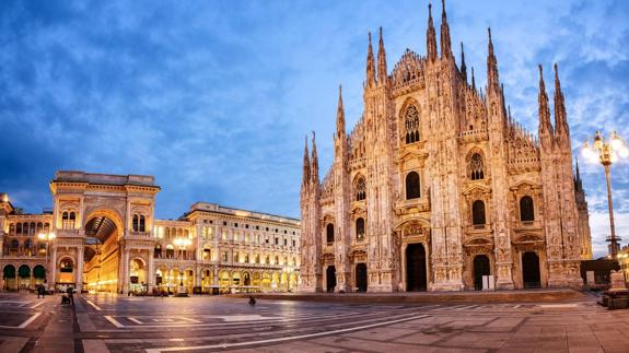 La catedral de Milán, Duomo di Milano, es una de las mayores iglesias del mundo. 