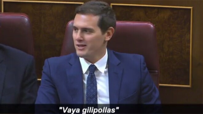 Rivera llama «gilipollas» a Iglesias en voz baja desde su escaño durante el debate de investidura