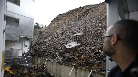 El derrumbe de la ladera de Kamiñalde ha dejado en muy mal estado unas 40 viviendas