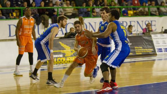 Los locales recortaron distancias en el tramo final, hasta el 71-72.