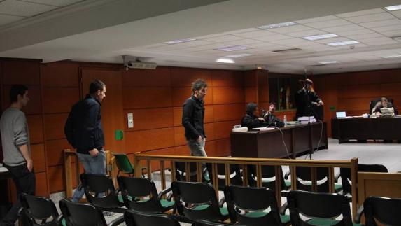 Los tres jóvenes son juzgados desde hoy en Bilbao.