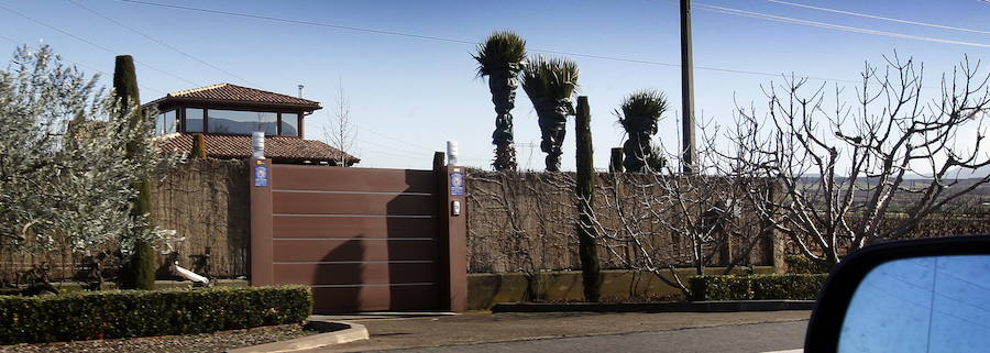 Exterior del chalé de Pedro Sanz en las inmediaciones de Villamediana