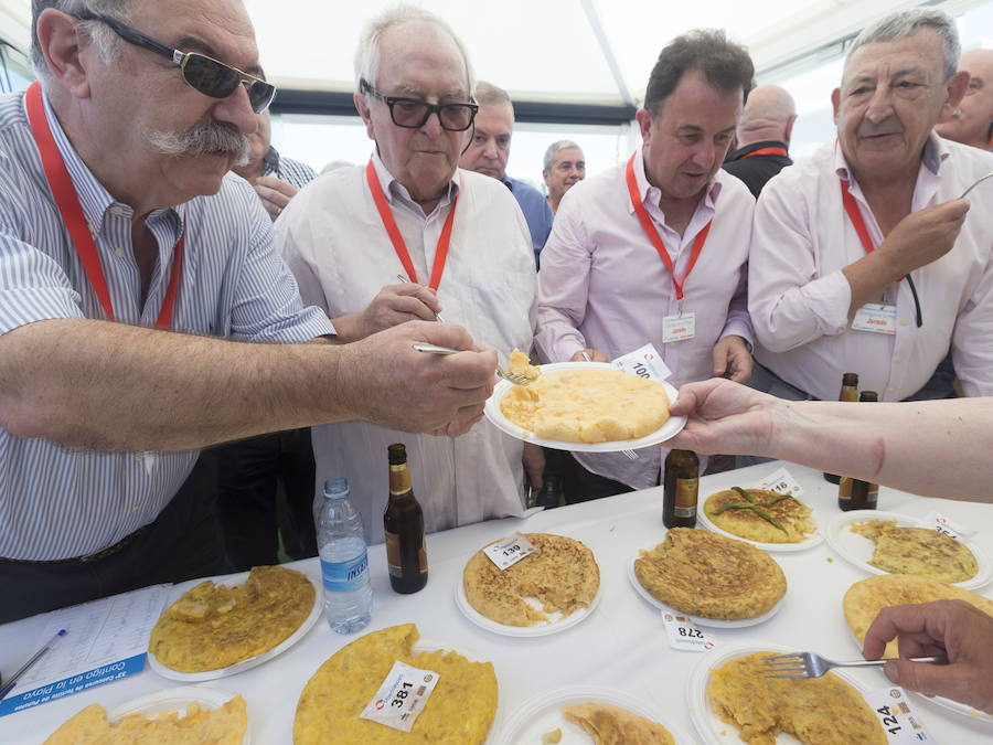 Subijana, Arzak y Berasategui son tres de los cocineros que proponen recetas en el libro.