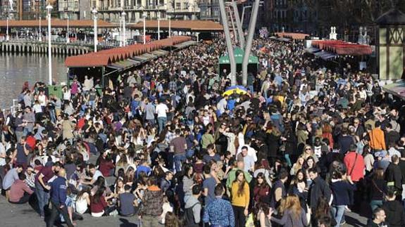 Santo Tomás en Bilbao: Una multitud abarrota El Arenal.