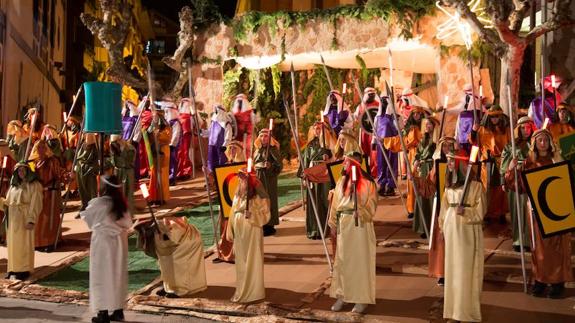 En la puesta en escena participan 250 vecinos.