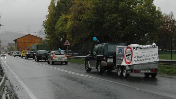 La plataforma contra   el peaje de la autopista busca apoyo en Ermua