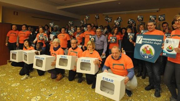 Vecinos de las localidades participantes presentaron sus urnas en Portalea.