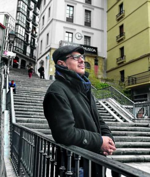 Marco Vega, en el Casco Viejo de Bilbao. 