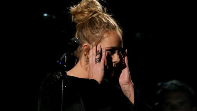 Adele se equivoca en su tributo a George Michael