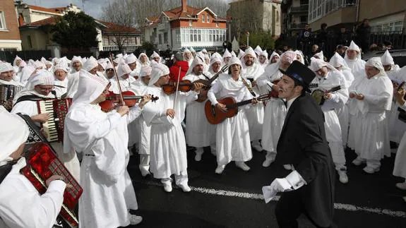 Los atorras llevarán sus cánticos a todos los rincones de la anteiglesia