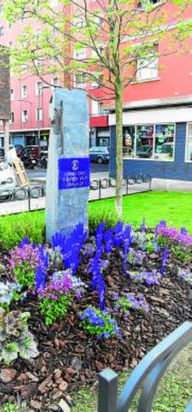 El monolito, en la calle Tartanga. 