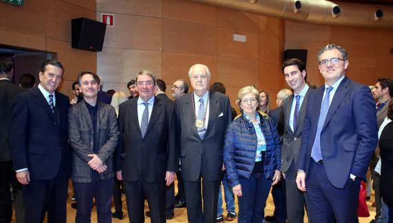 Enrique de Ybarra, Asier Alea, Alejandro Echevarría, Santiago de Ybarra, María del Mar Churruca, Xabier Ochandiano e Íñigo Barrenechea. 