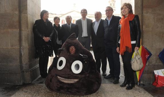 El emoticono la 'caca' del Whatsapp forma parte de la campaña. 