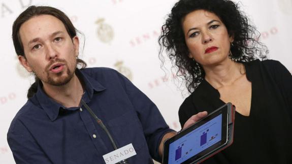 El líder de Podemos, Pablo Iglesias, y la senadora Maribel Mora.