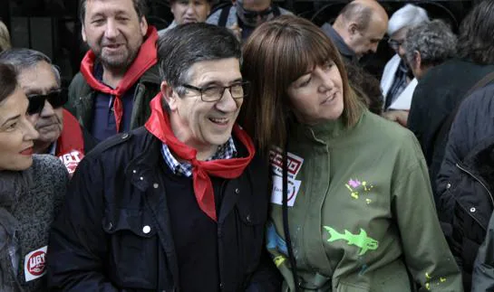 Patxi Lopez e Idoia Mendia durante la manifestación celebrada en Bilbao.