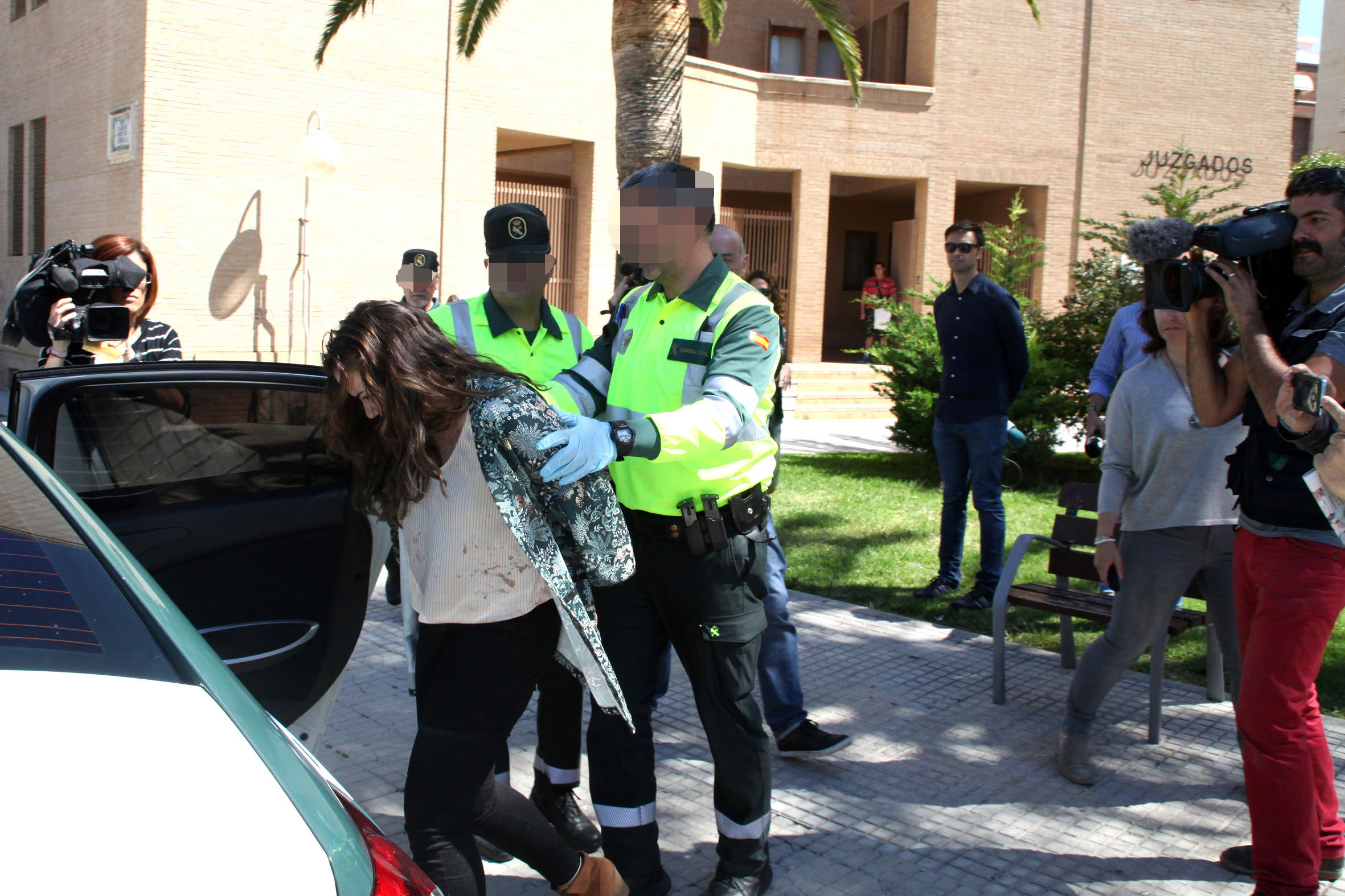 La conductora, en manos de la Guardia Civil.