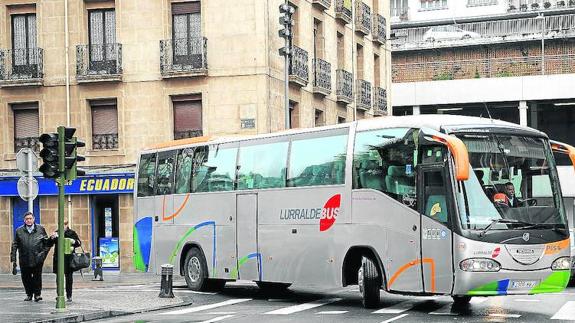 Los autobuses de Eibar a Loiu ofrecen seis servicios actualmente.